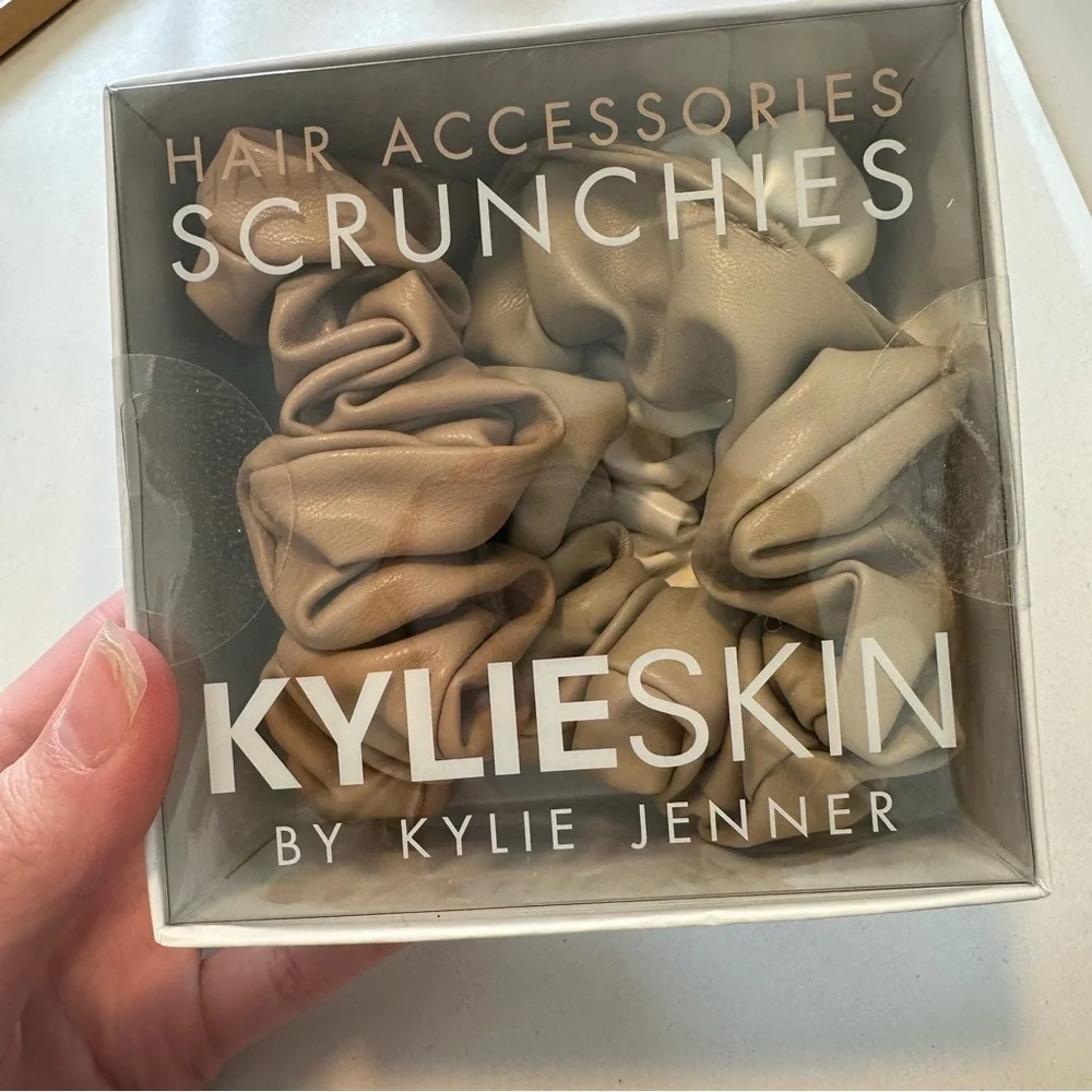 Kylie Cosmetics KYLIESKIN Neutral Leatherette Scrunchie Trio
